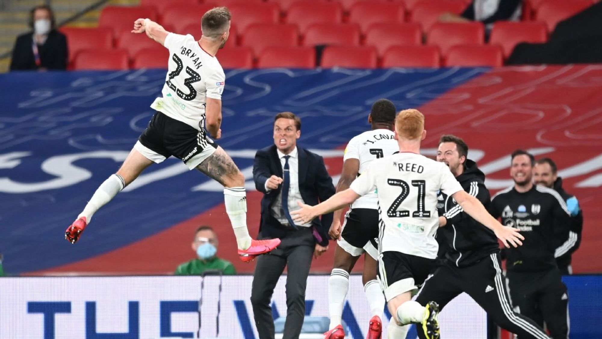 育媒体争相 育媒体争相